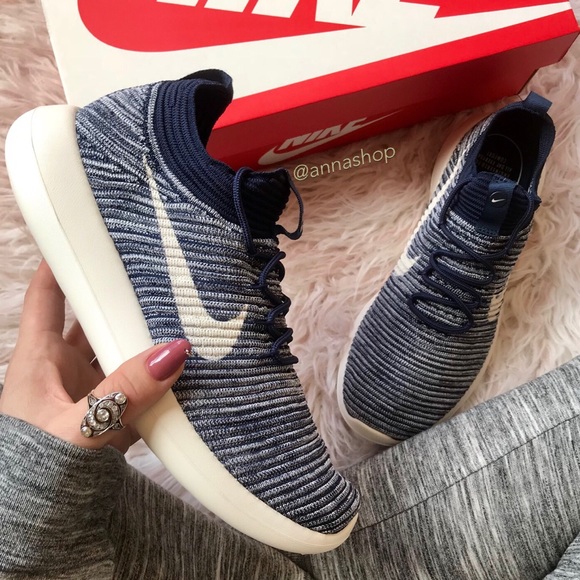 NWT Nike Roshe Two Flyknit Rare - Picture 3 of 8